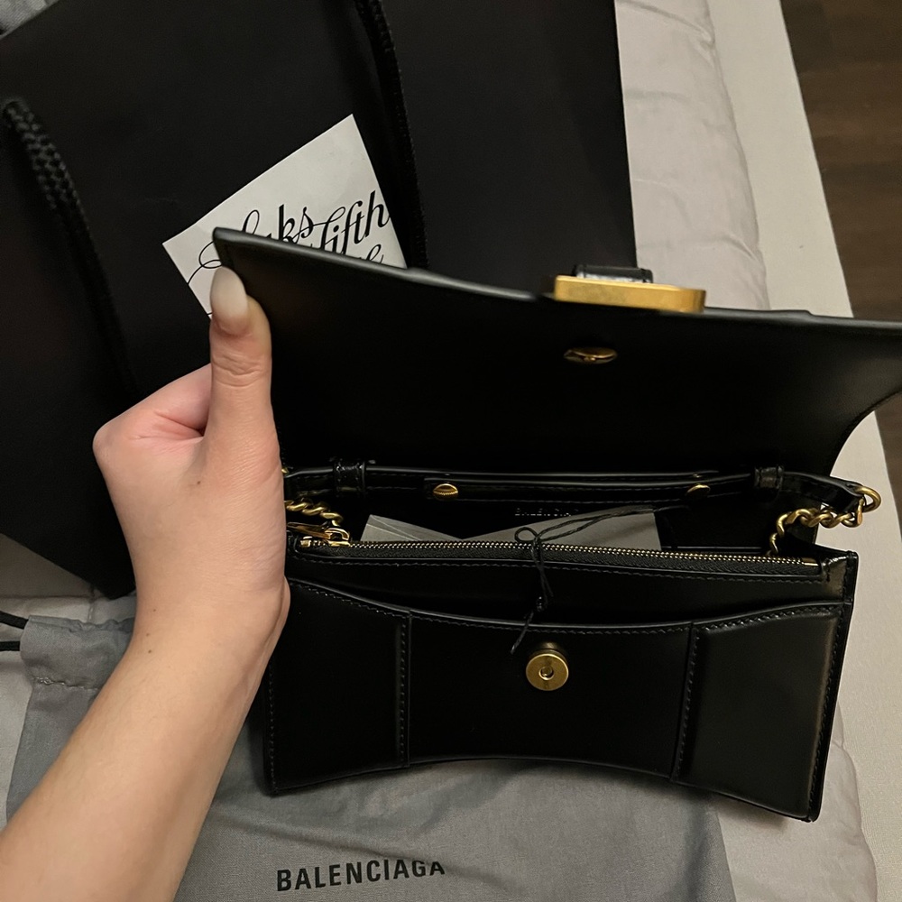Balenciaga Black Leather 'B' Logo Shoulder Bag with Gold Chain - Picture 5 of 5